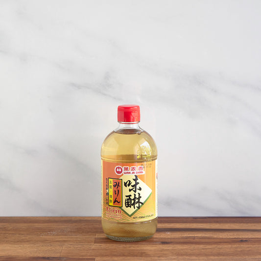 Vue bouteille mirin de face sur plan de travail