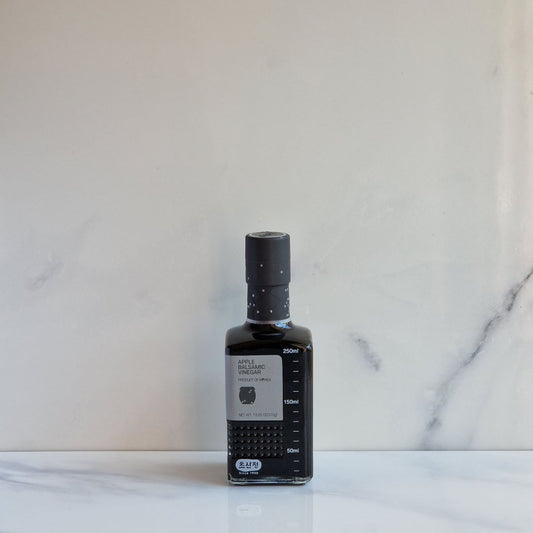 Bouteille de vinaigre balsamique coréen de pomme – Chosanjung 270 ml, épais et concentré, à base de pommes fraîches.