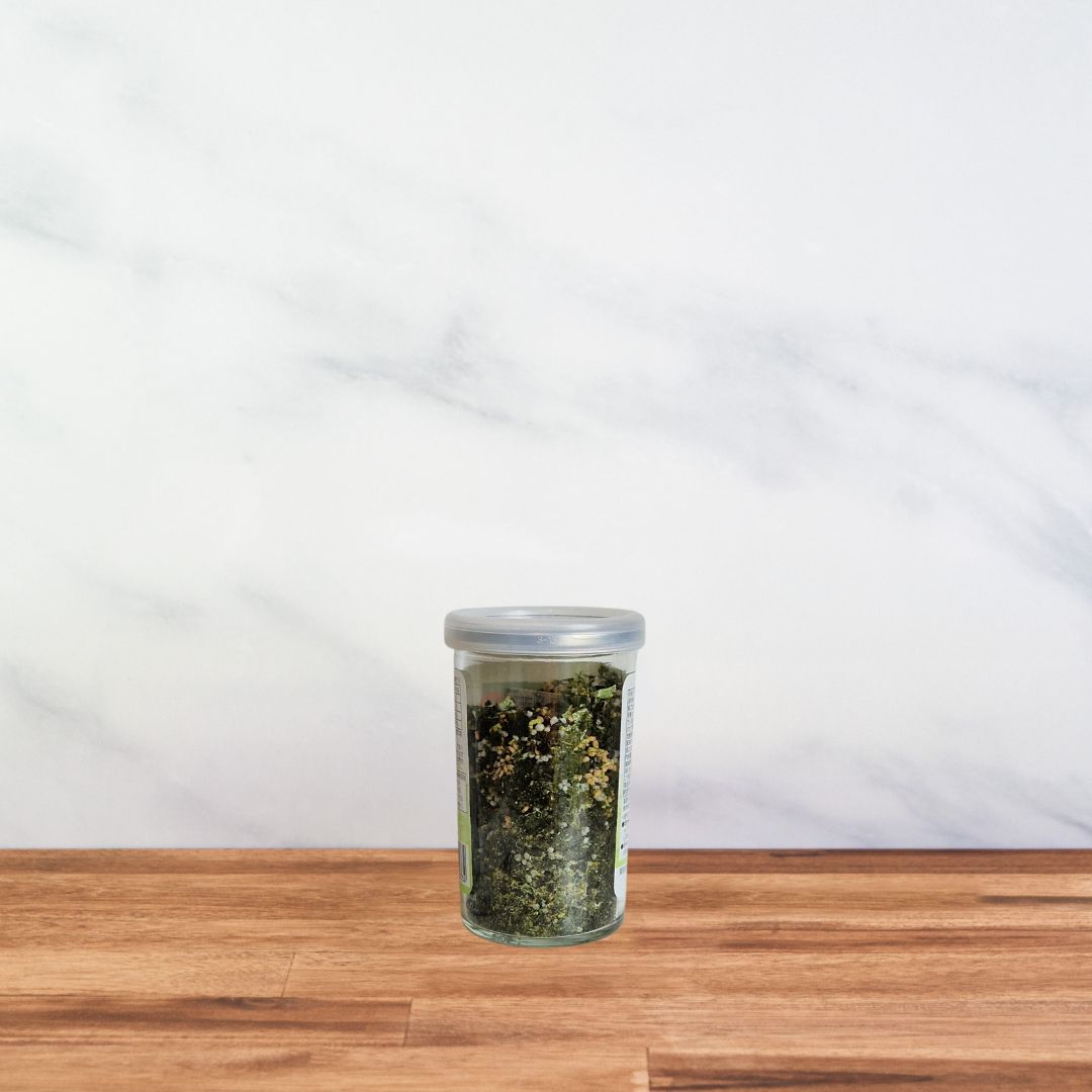 Pot de Furikake Nori Wasabi de la marque Urashima, 50g, avec les flocons d'algues visibles