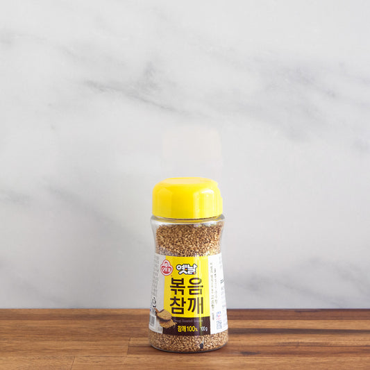 Pot de 100g de graines de sésame grillées coréennes Ottogi, fermé