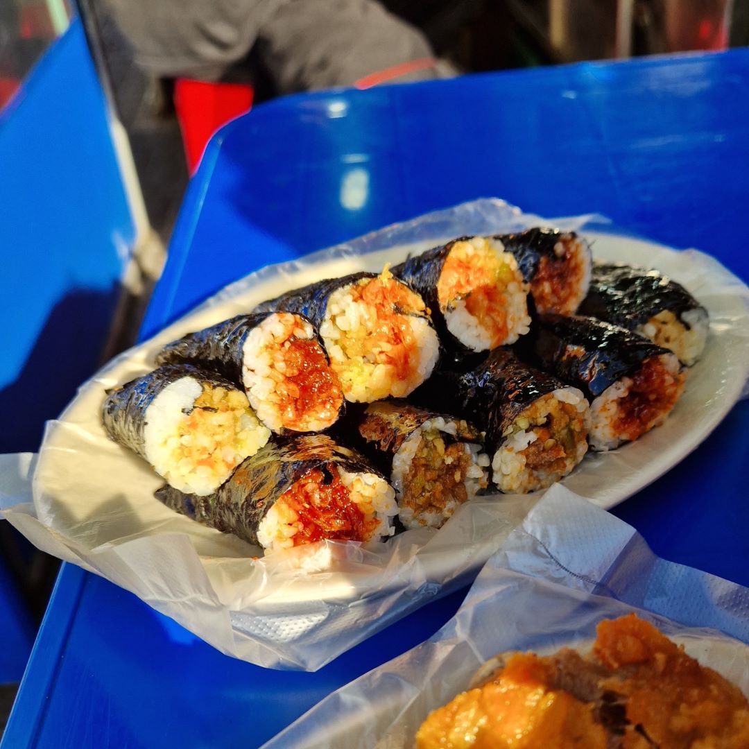 Exemple de gimbap au marché de Busan en Corée du Sud