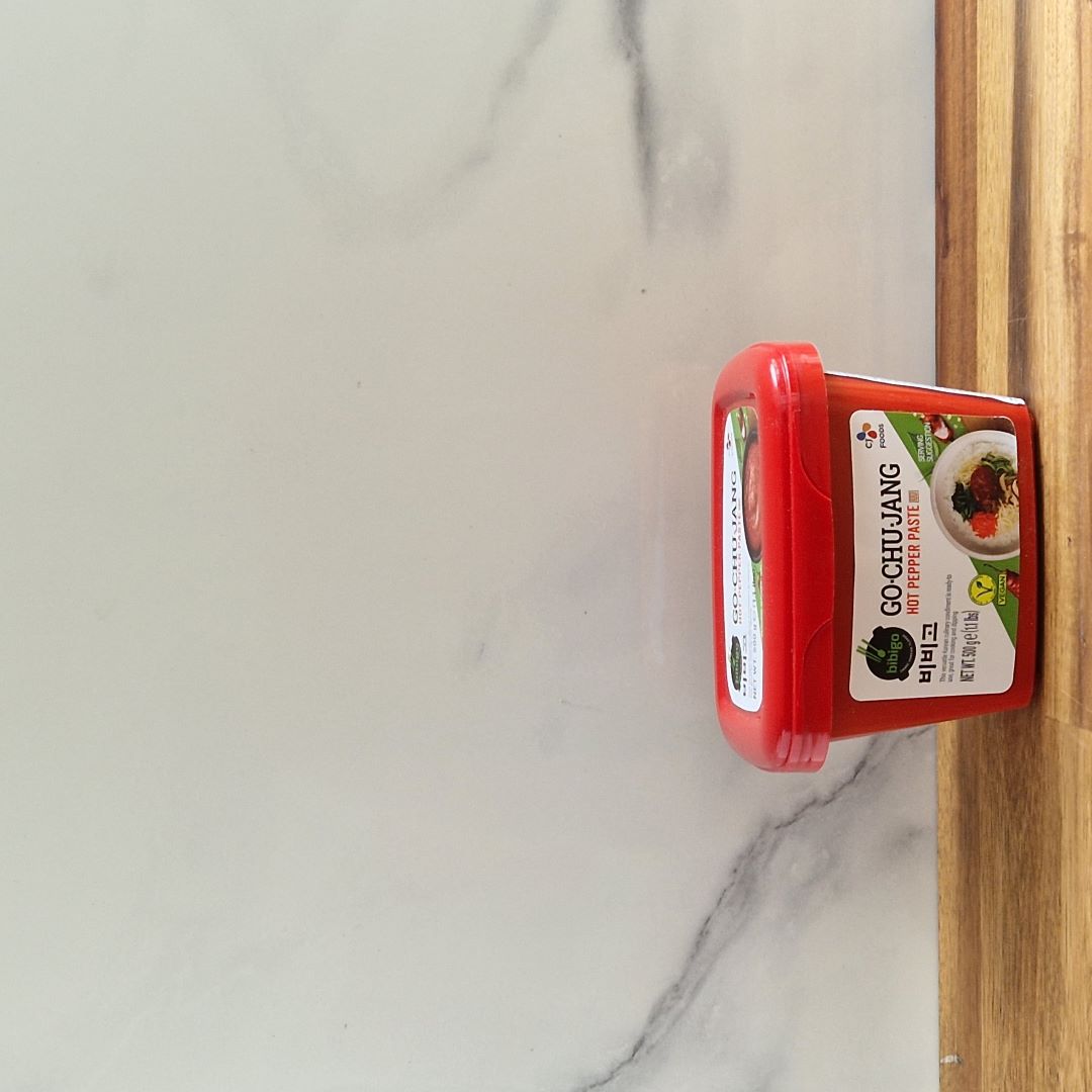 photo d'un pot de gochujang bibigo