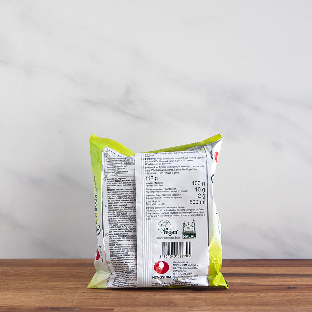 sachet de ramens aux légumes vu de dos
