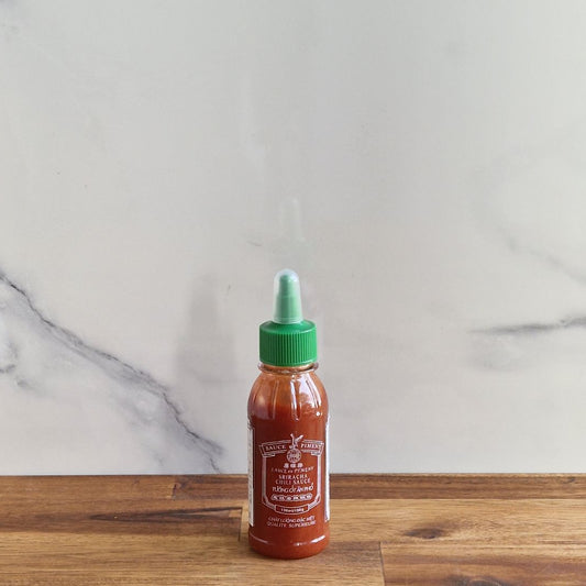 Photo de la bouteille de sauce piquante Sriracha 136ml