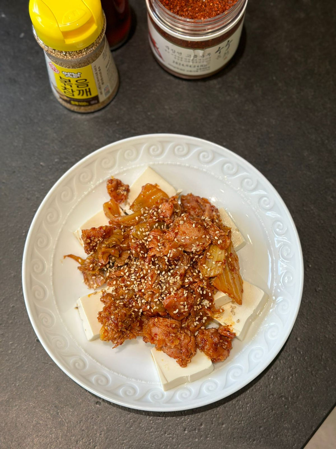 Assiette du plat de dubu kimchi (recette avec du kimchi)