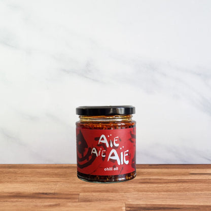 Pot d’huile piquante Aïe Aïe Aïe au gochugaru coréen, un condiment artisanal aux épices et au poivre du Sichuan.