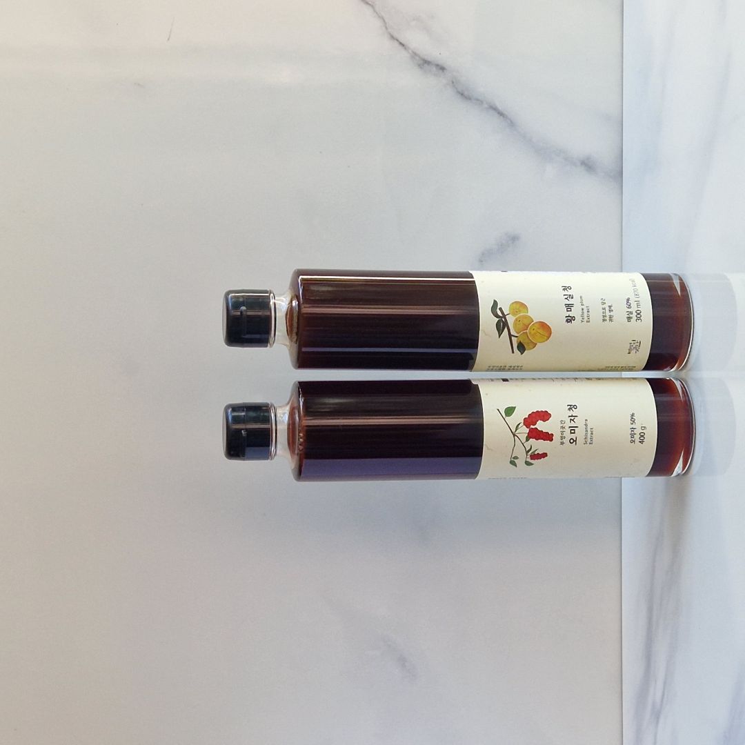 Duo d’extraits fermentés coréens – Omija (baie aux cinq saveurs) et Maesil Cheong (prune verte) – 2 x 300 ml.