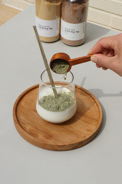 Préparation du milkshake d'armoise