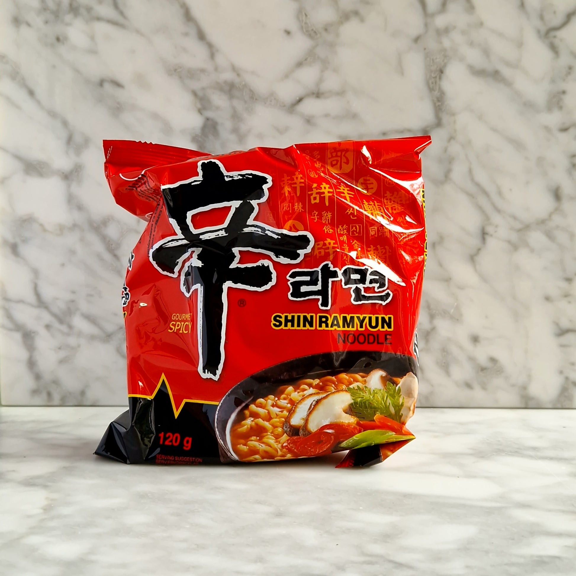 Sachet de ramens instantanés piquantes (shin ramyun)