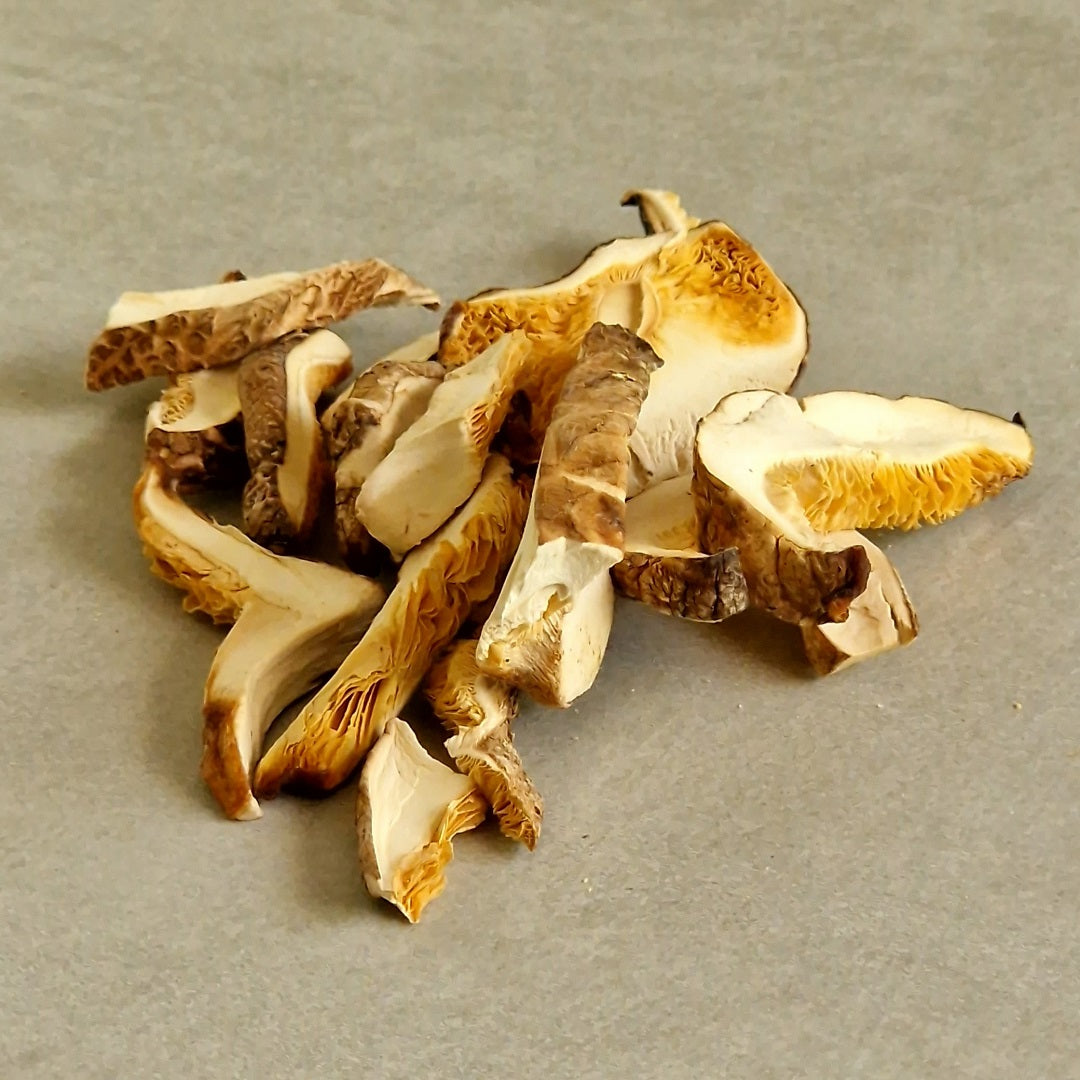 Photo des champignons shiitakés séchés en tranches