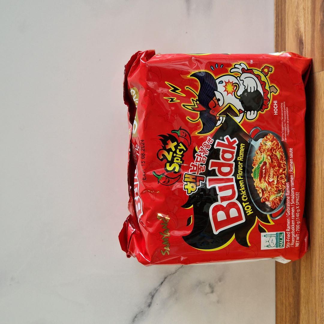 Photo du pack de 5 sachets de nouilles instantanées coréennes buldak X2 Spicy