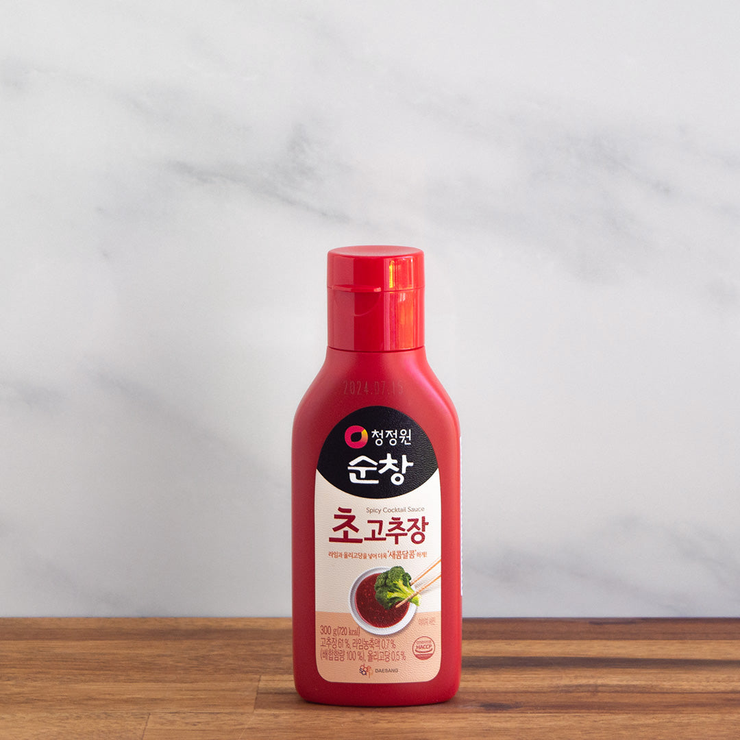 Petite bouteille rouge de vinaigrette épicée coréenne