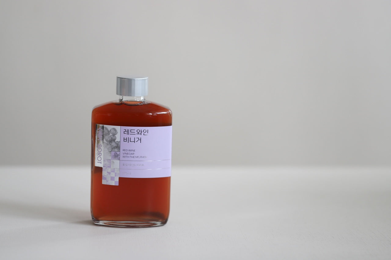 Bouteille en verre de vinaigre de vin rouge
