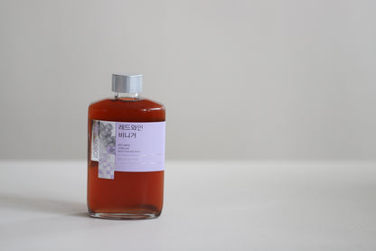 Bouteille en verre de vinaigre de vin rouge