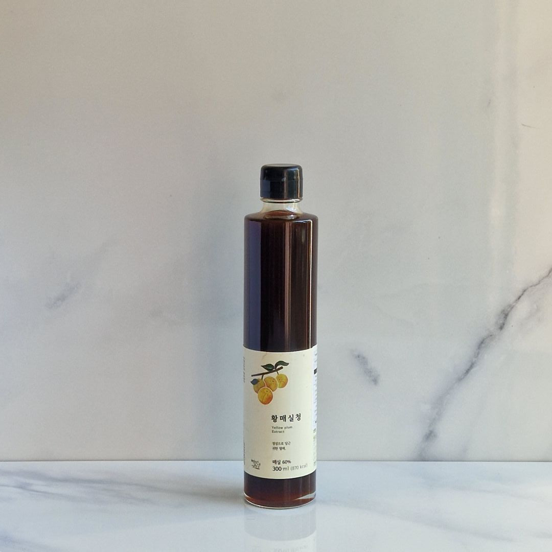 Bouteille de sirop Maesil Cheong – Sirop de prune fermentée coréenne 300 ml de la marque Owl's Storeroom.
