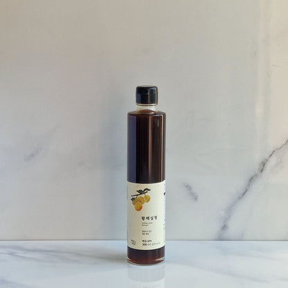 Bouteille de sirop Maesil Cheong – Sirop de prune fermentée coréenne 300 ml de la marque Owl's Storeroom.