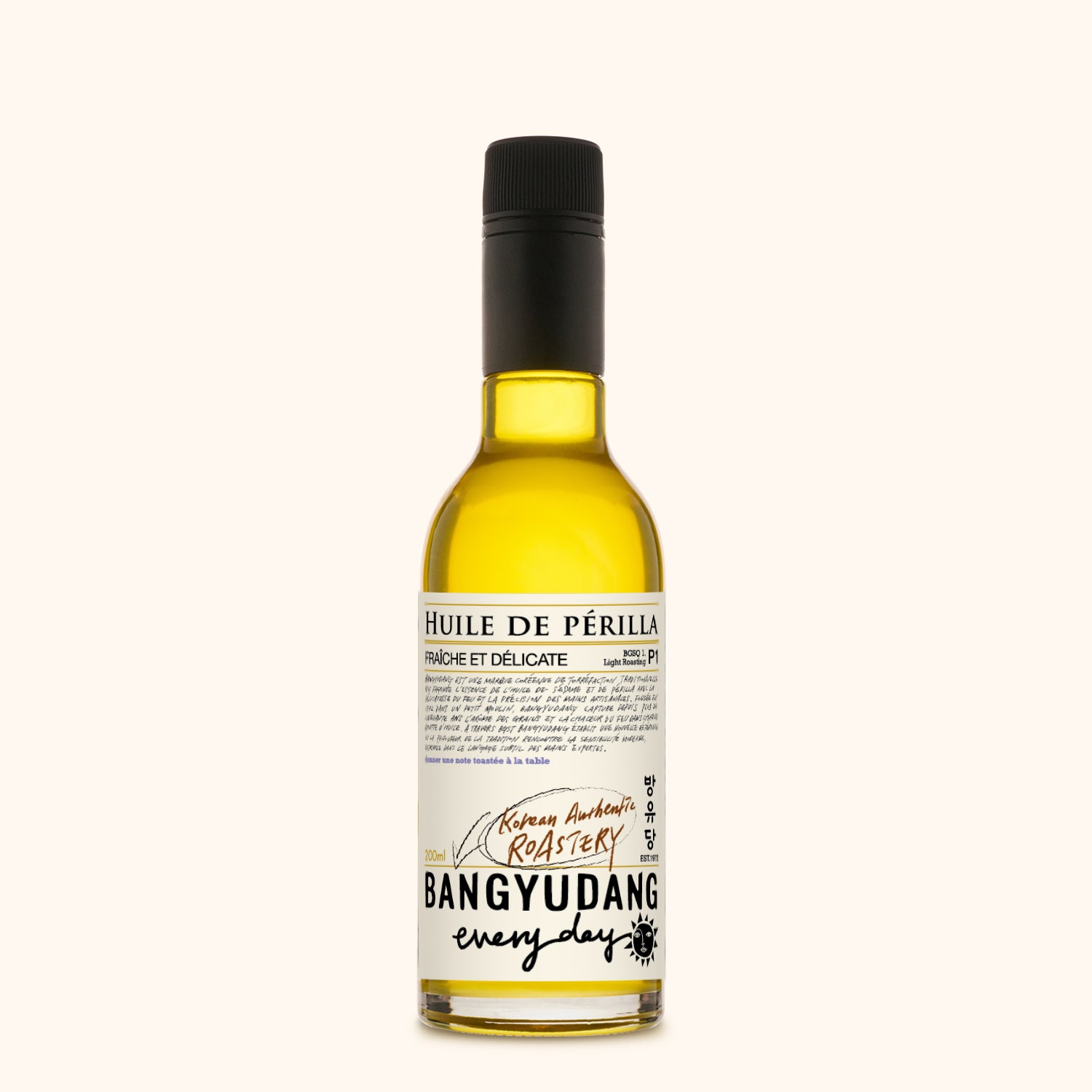Bouteille de 200ml d'huile de périlla légère Bangyudang P1, fond clair, étiquette jaune pâle et typographie noire.
