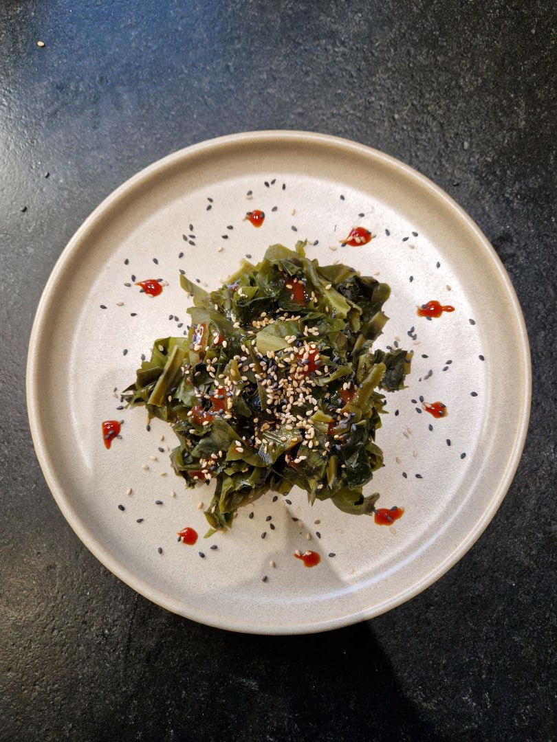 Suggestion de présentation du plat de salade Miyeok