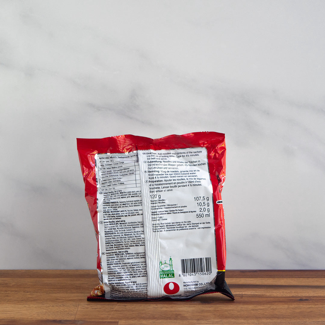 sachet de nouilles instantanées piquantes de dos (ramen, shin ramyun)