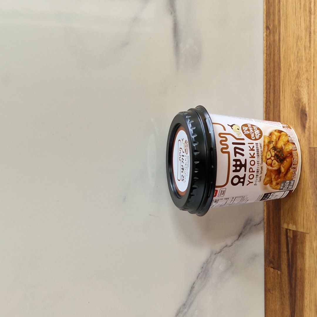 Paquet de topokki instantané Teriyaki Ail 120g avec gâteaux de riz Tteok en bâtonnets et sauce